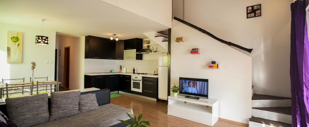 Apartments Fiona - Away From City Crowds Makarska Zimmer foto