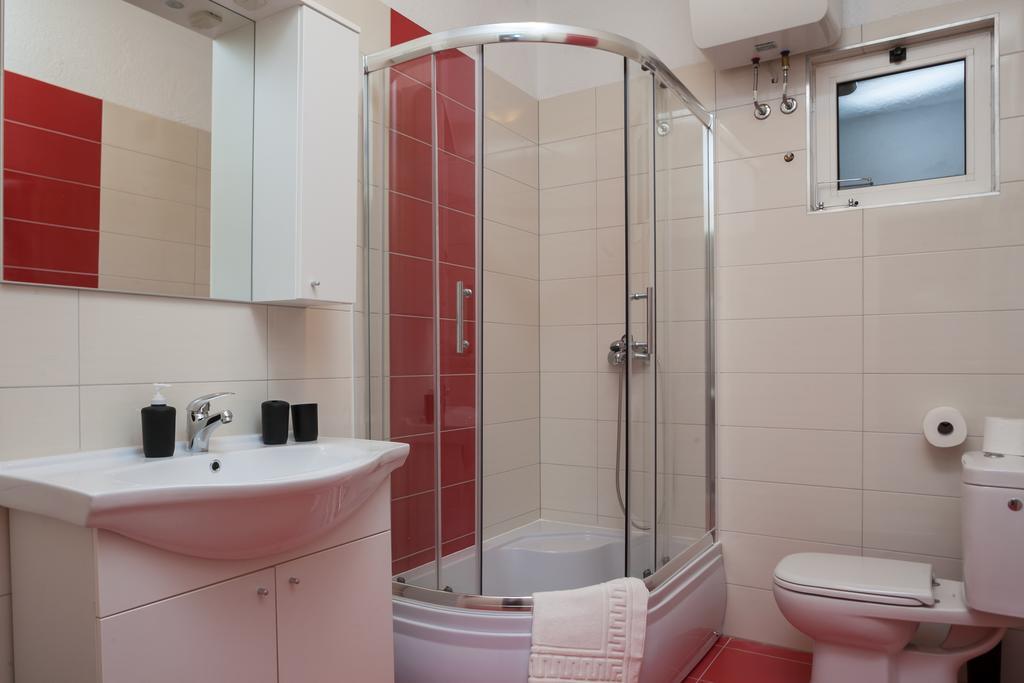 Apartments Fiona - Away From City Crowds Makarska Zimmer foto