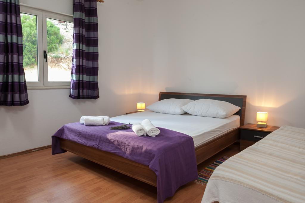 Apartments Fiona - Away From City Crowds Makarska Zimmer foto