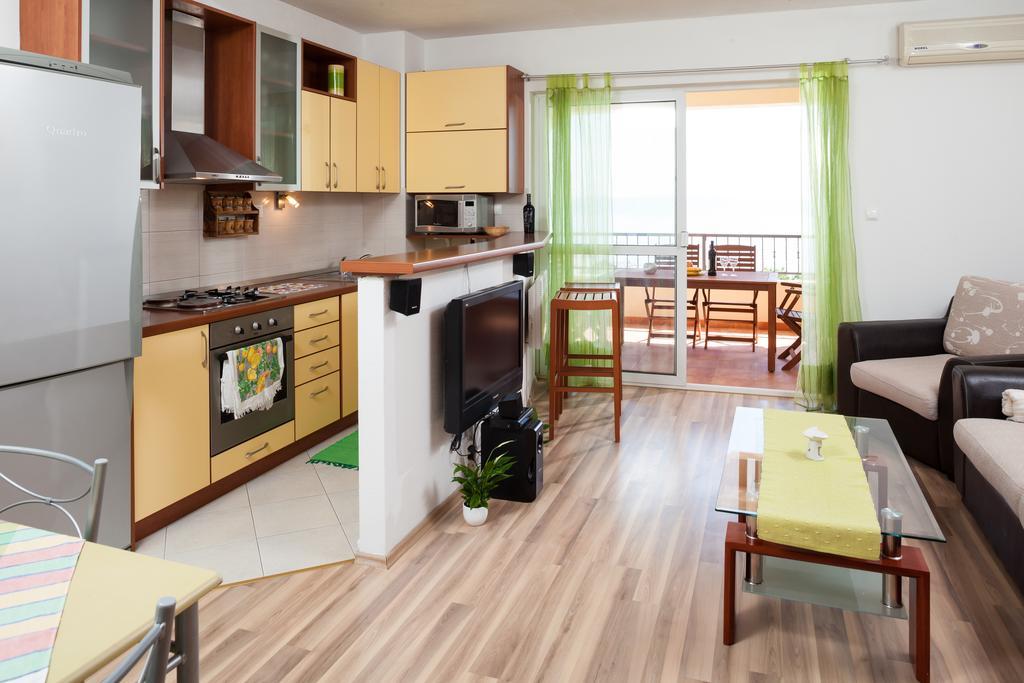 Apartments Fiona - Away From City Crowds Makarska Zimmer foto