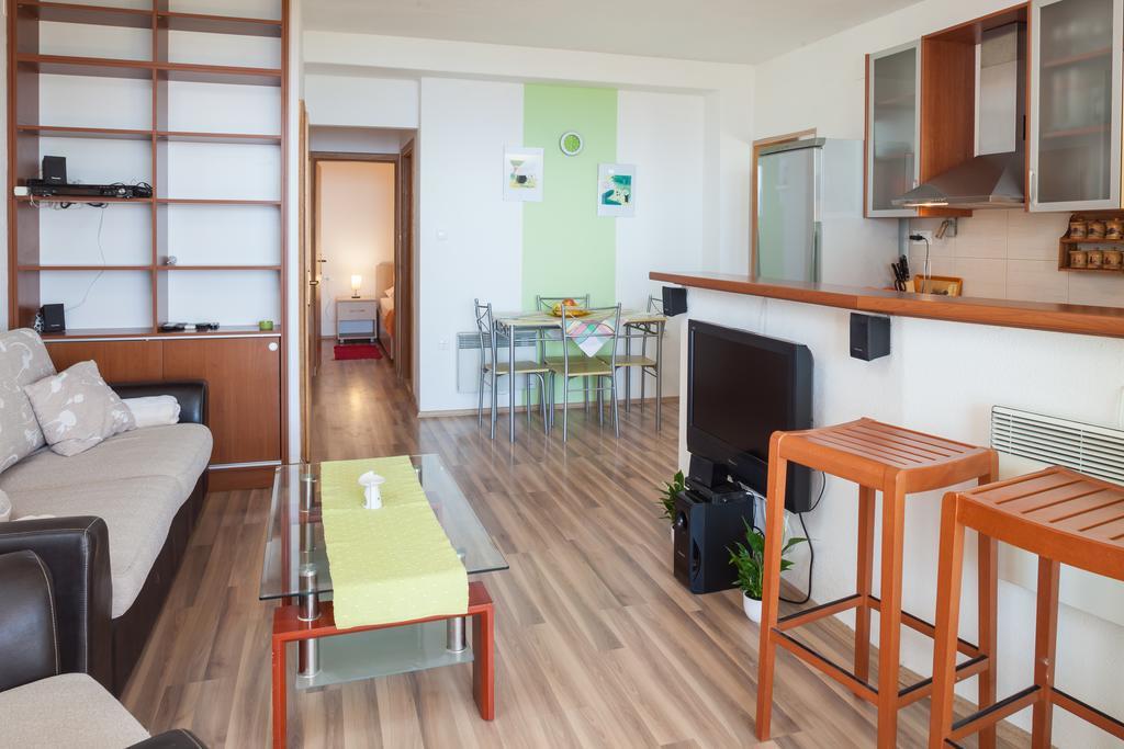 Apartments Fiona - Away From City Crowds Makarska Zimmer foto